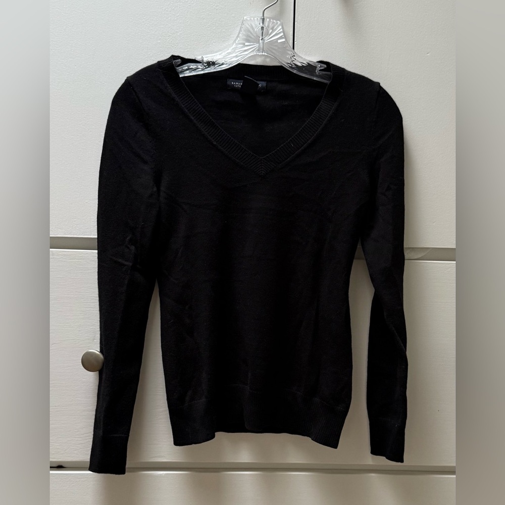 Vintage Banana Republic Classic Extra Fine Merino Wool Black V-Neck Sweater